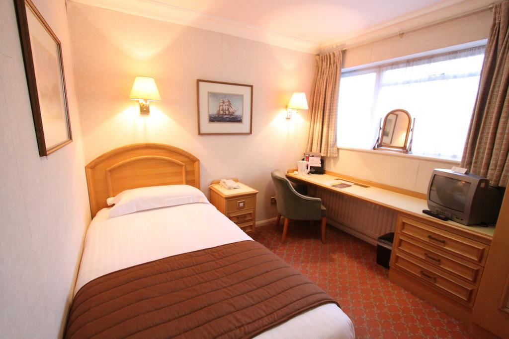 Swallow Churchgate Hotel Harlow Buitenkant foto