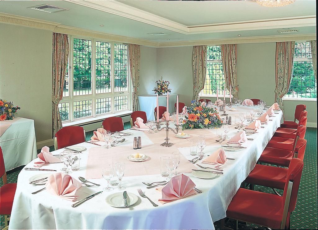 Swallow Churchgate Hotel Harlow Buitenkant foto