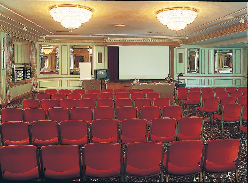 Swallow Churchgate Hotel Harlow Buitenkant foto