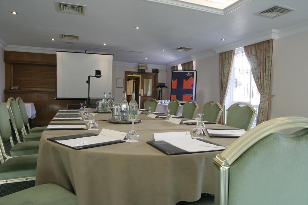 Swallow Churchgate Hotel Harlow Buitenkant foto